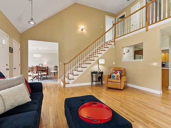 5th image of 2 Laury Ln