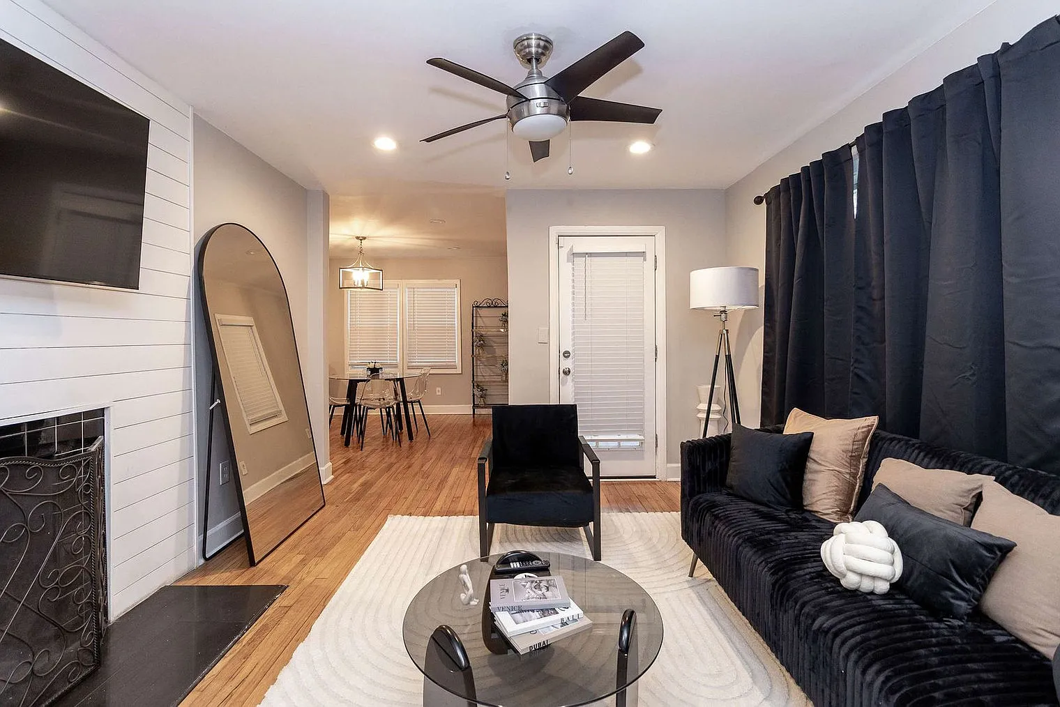 3 bed, 1.0 bath, $3,561 — Photo 2