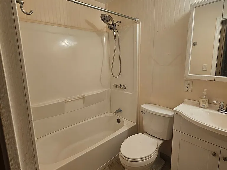 491 Westgate Dr — Photo 17