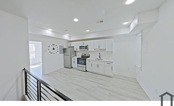 4th image of 3331 N Howard St #1