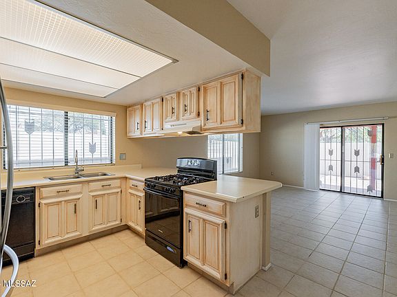 4th image of 9226 E Calle Maria