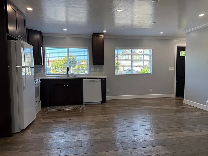 Studio, 1.0 bath, 365 sqft, $2,295 — Photo 2
