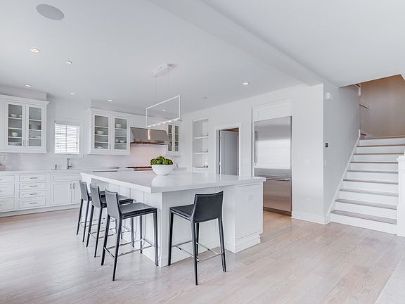 4th image of 1100 King St #8B2S3K