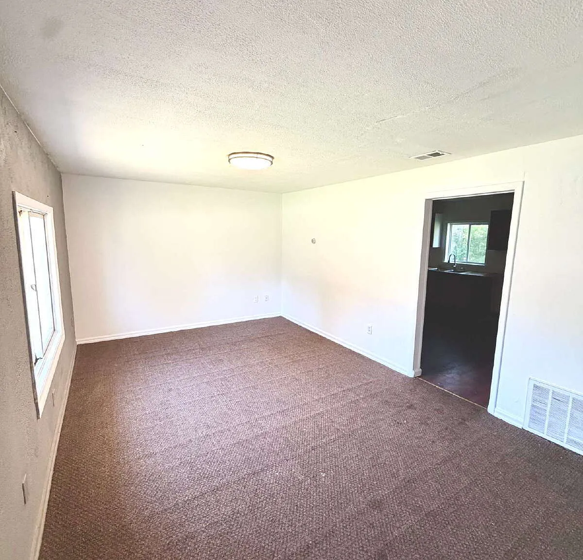 3 bed, 1.0 bath, 864 sqft, $1,075 — Photo 2
