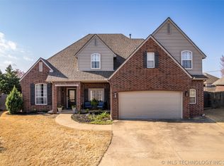 911 W Indianapolis Pl, Broken Arrow, OK 74012