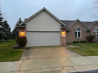 34940 Chickadee Rdg, Richmond, MI 48062