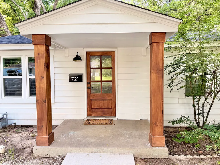 721 E Brooks St — Photo 3
