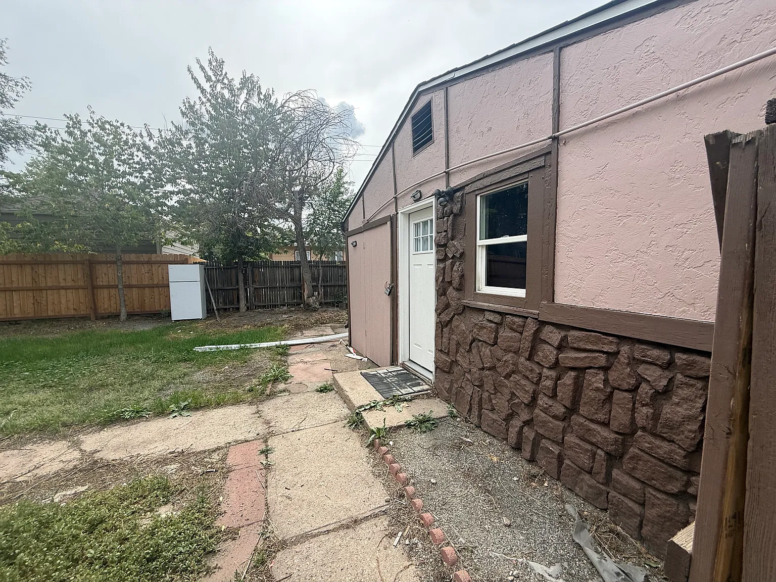3 bed, 1400 sqft, $1,995 — Photo 2