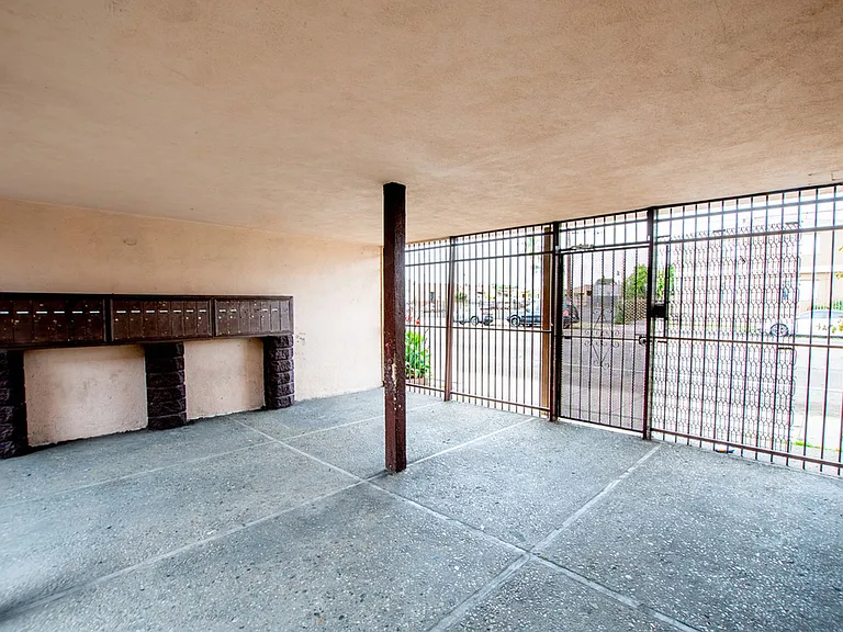 Figueroa Street Apartments — Photo 24