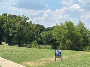 1608 Lakeview Dr, Desoto, TX 75115