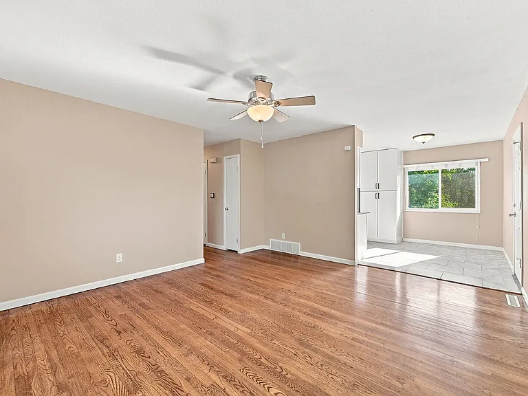 1407 Willshire Dr — Photo 4