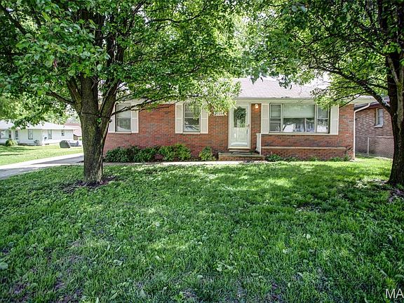 4th image of 2709 Greenwood Ln