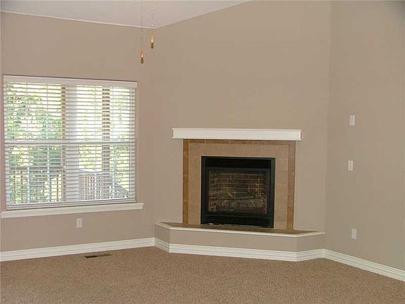 4th image of 12 Dillow Cir