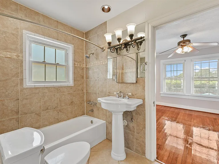 1637 Castle Ct — Photo 8