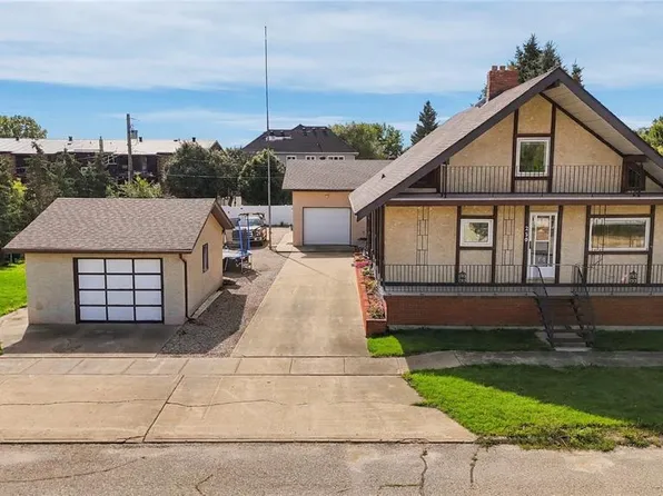 250 3rd AVENUE E, Gravelbourg, SK S0H 1X0