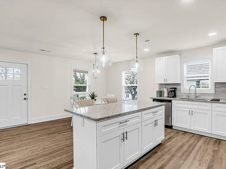 141 Baileyview St — Photo 10