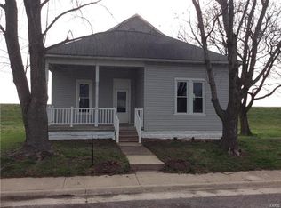 814 Mulberry St, Keyesport, IL 62253