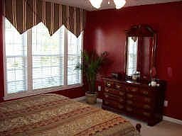 Large Masterbedroom and double Vanity 