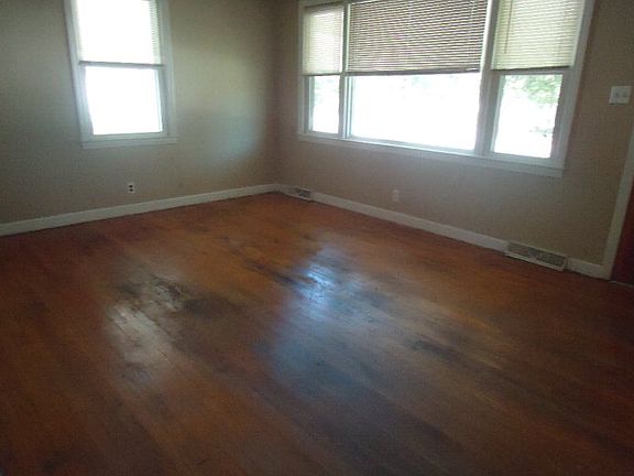 4th image of 555 Cedarbrook Dr