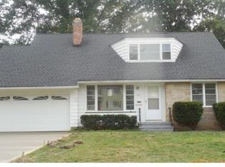 2332 N Taylor Rd, Cleveland Heights, OH 44112