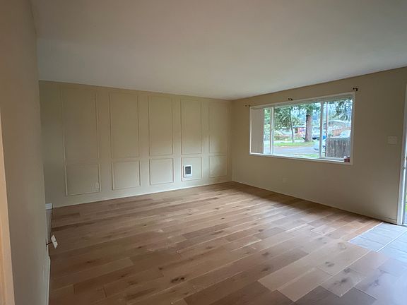3rd image of 1854 H St Unit 1