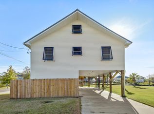 101 Tarpon Dr, Bay Saint Louis, MS 39520
