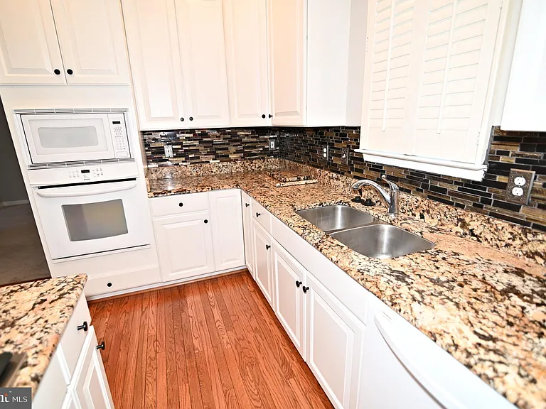 4502 Rockdale Ln — Photo 10