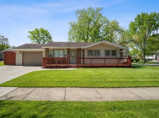 939 S Chase Dr, Crown Pt, IN 46307