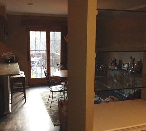 Lookng into the kitchen from lving room