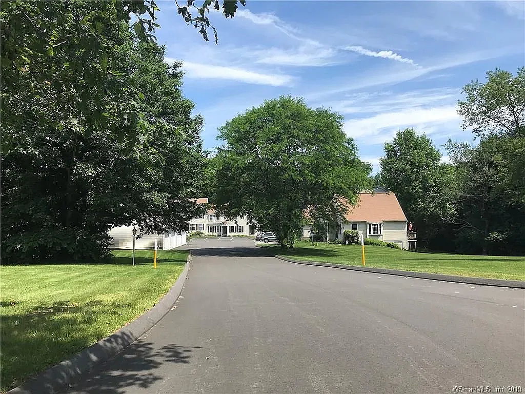 2 bed, 1.5 bath, 1320 sqft, $2,400 — Photo 4