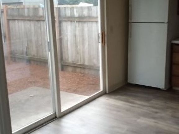 4th image of 1536 E 3rd St APT 7