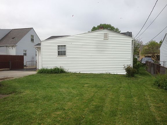 3rd image of 2731 Holbrook Ave
