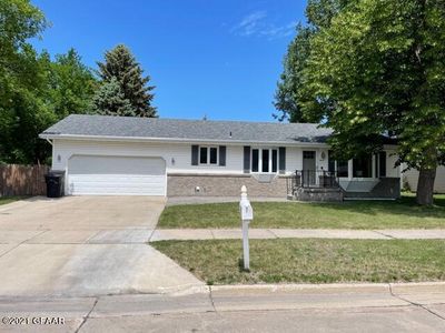 5003 4th Ave N, Grand Forks, ND, 58203
