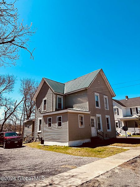 3rd image of 9 1st Avenue