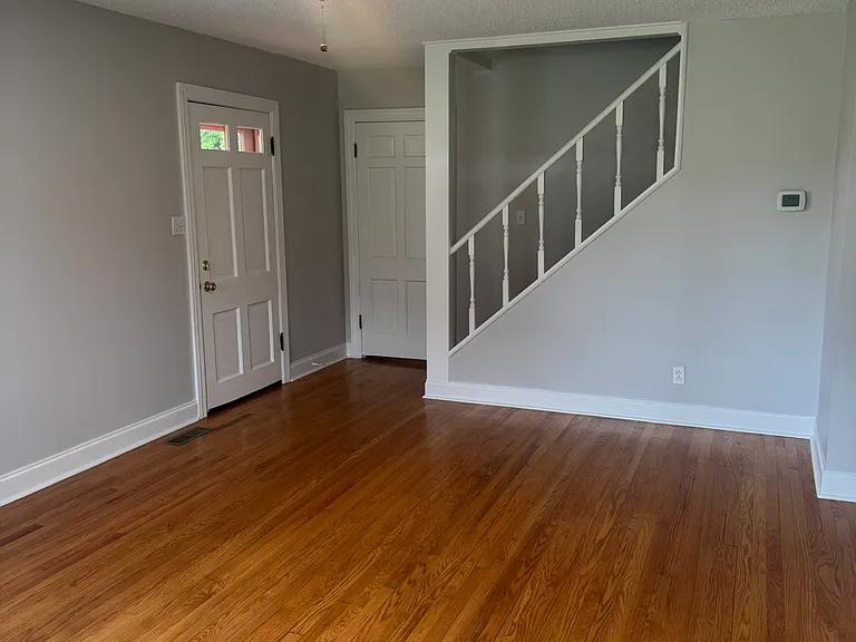 Living Room
Room Size 20X14