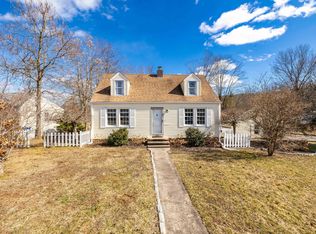 26 Sunset Rd W, North Branford, CT 06471