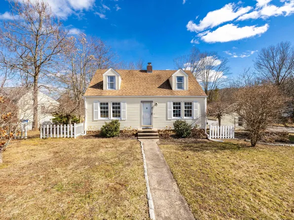 26 Sunset Road West, North Branford, CT 06471