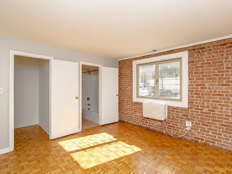 663 W Melrose Street — Photo 5