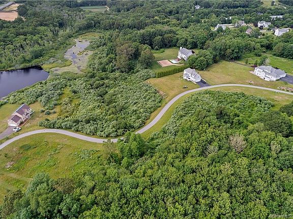 3rd image of 7 Esther Pond Ln