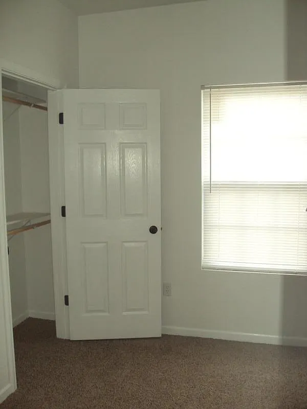 3 bed, 800 sqft, $900 — Photo 4