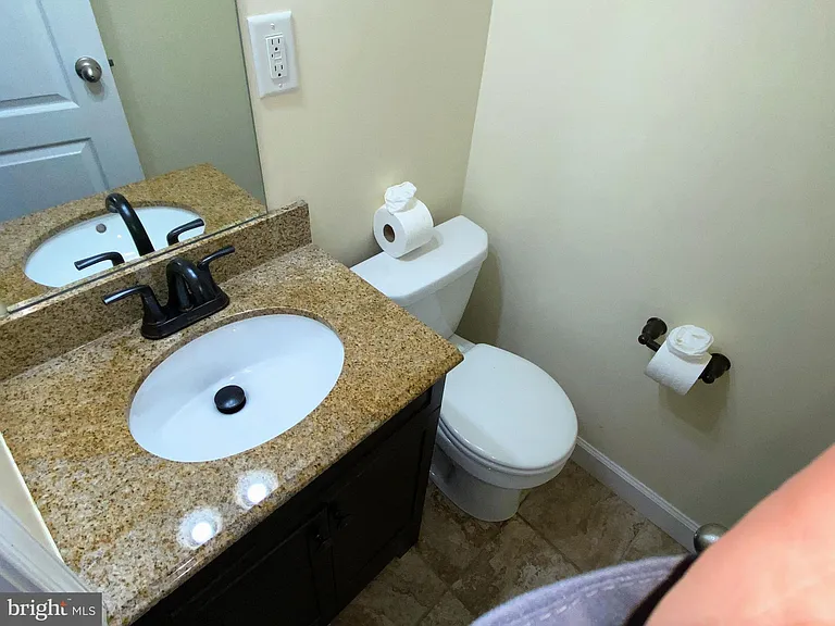 204 Brecknock Ter — Photo 9