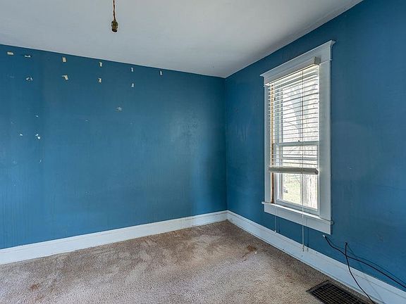 5th image of 461 N Valley St