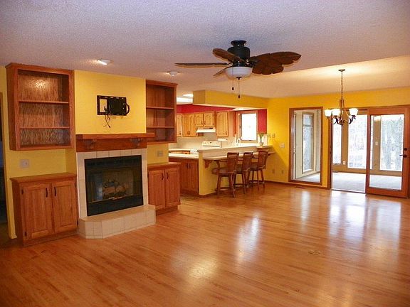 4th image of 13 Duxford Cir