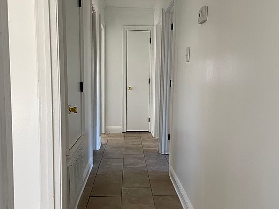 5th image of 319 Poplar Dr