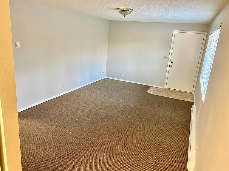 633 NW Portland Ave #1 — Photo 3