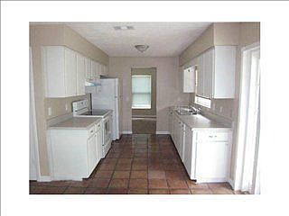 3rd image of 606 Benedict Way