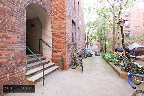 Rented by ZealEstate Group Inc | media 18