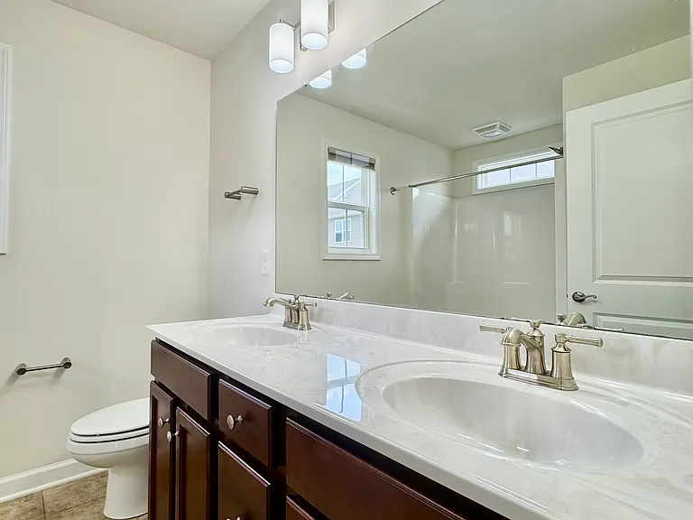325 John Adams Dr — Photo 20