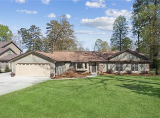 2490 Roxburgh Dr, Roswell, GA 30076