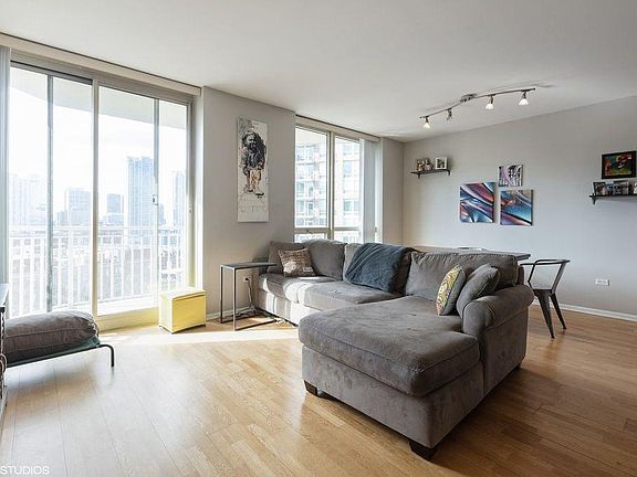 5th image of 645 N Kingsbury St APT 1306